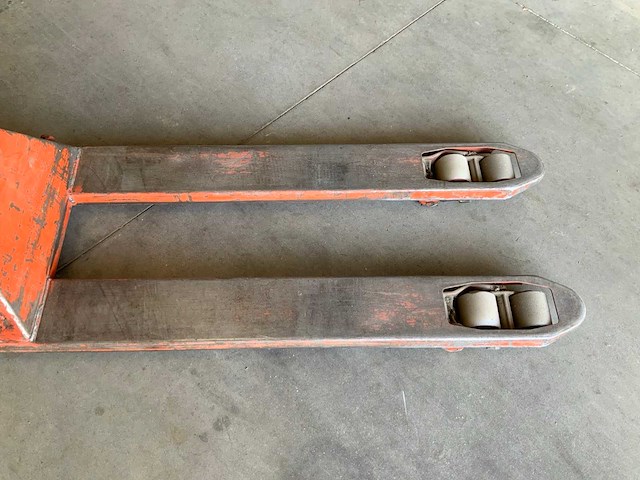 Bt hand hydraulische palletwagen - afbeelding 3 van  4