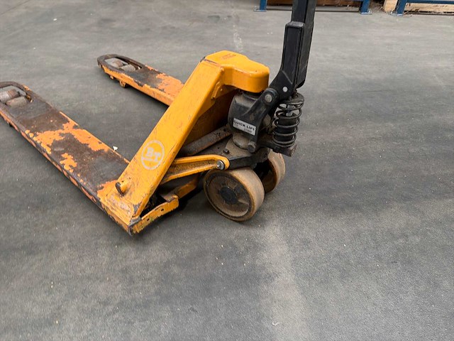 Bt hand hydraulische palletwagen - afbeelding 2 van  3