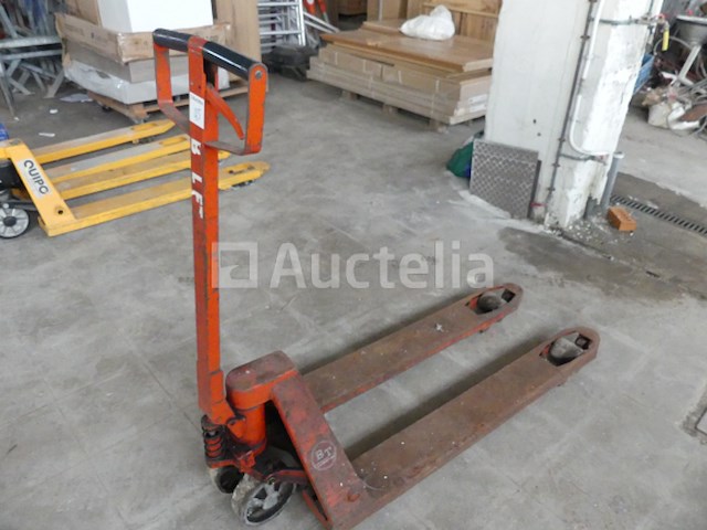 Bt handmatige palletwagen wordt gereviseerd - afbeelding 3 van  4