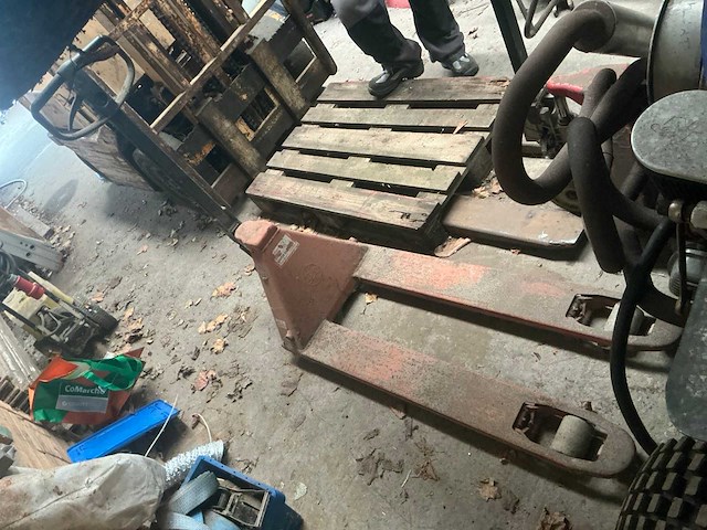 Bt lifter hand hydraulische palletwagen - afbeelding 1 van  5