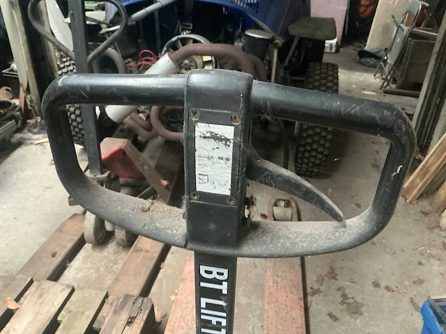 Bt lifter hand hydraulische palletwagen - afbeelding 5 van  5