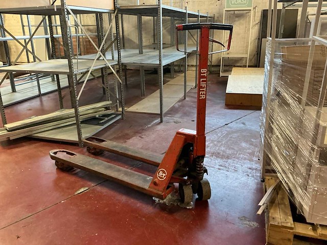 Bt lifter hand hydraulische palletwagen - afbeelding 1 van  2