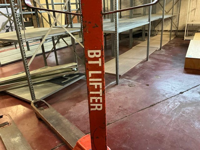 Bt lifter hand hydraulische palletwagen - afbeelding 2 van  2