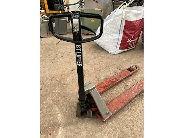 Bt lifter hand hydraulische palletwagen - afbeelding 2 van  3