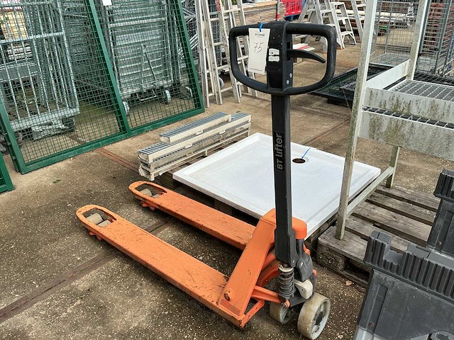 Bt lifter hand hydraulische palletwagen - afbeelding 1 van  1