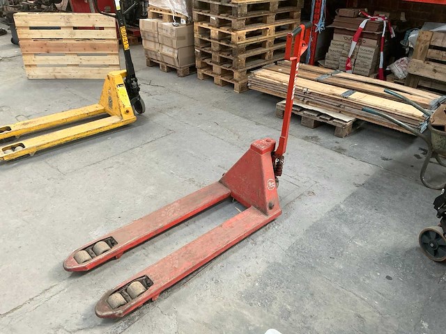 Bt lifters bt l2000 hand hydraulische palletwagen - afbeelding 1 van  7