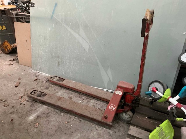 Bt lifters hand hydraulische palletwagen - afbeelding 1 van  4