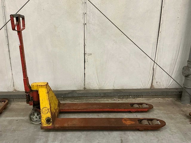 Bt lifters hand hydraulische palletwagen - afbeelding 1 van  4