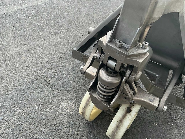 Bt rvs 2000 hand hydraulische palletwagen - afbeelding 11 van  34