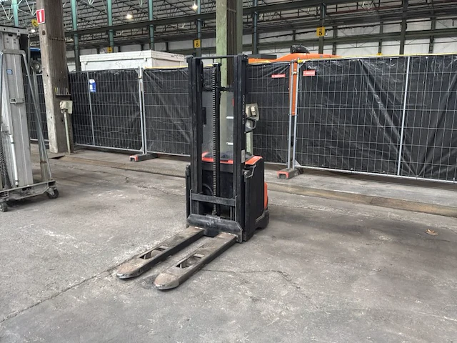 Bt staxio swe100 elektrische meeloop-stapelaar - afbeelding 1 van  12