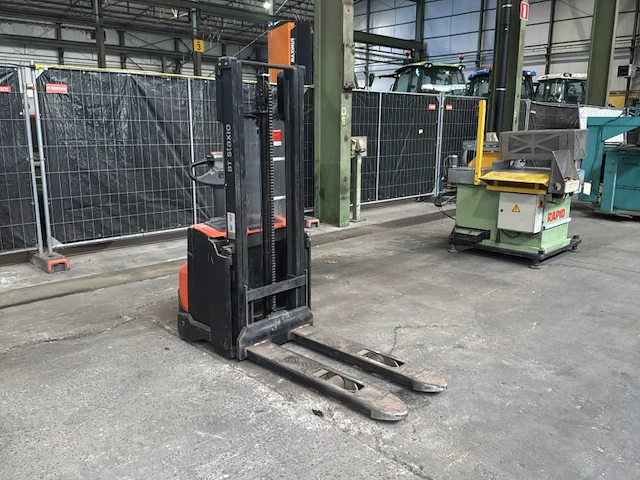 Bt staxio swe100 elektrische meeloop-stapelaar - afbeelding 6 van  12