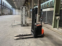 Bt staxio swe100 elektrische meeloop-stapelaar - afbeelding 9 van  12