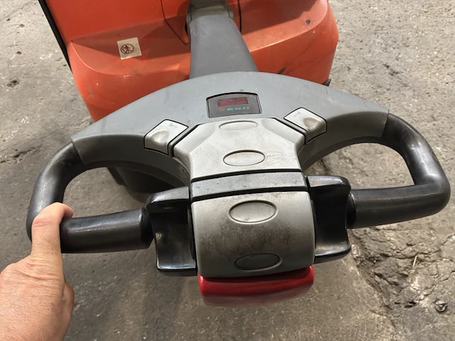 Bt staxio swe100 elektrische meeloop-stapelaar - afbeelding 11 van  12
