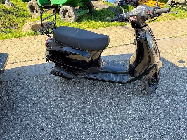 Btc - snorscooter - riva - scooter - afbeelding 5 van  7