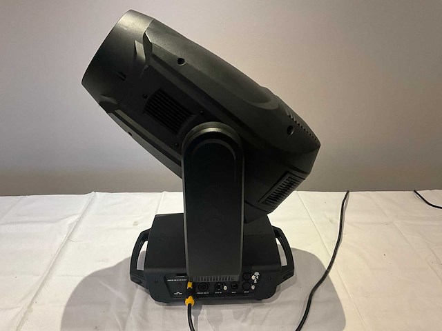 Bti blizzard profile led-moving head - afbeelding 1 van  5