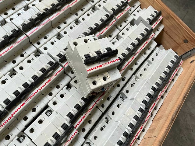 Bticino fe81nyc63t c63 partij installatieautomaten - afbeelding 3 van  6