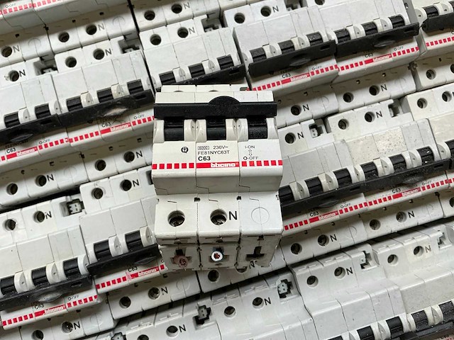 Bticino fe81nyc63t c63 partij installatieautomaten - afbeelding 4 van  6