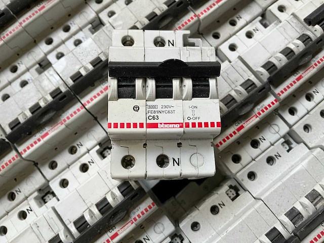 Bticino fe81nyc63t c63 partij installatieautomaten - afbeelding 5 van  6