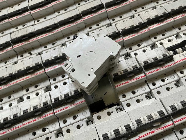 Bticino fe81nyc63t c63 partij installatieautomaten - afbeelding 6 van  6