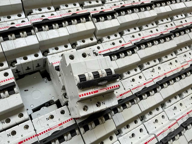 Bticino fe81nyc63t c63 partij installatieautomaten - afbeelding 4 van  6