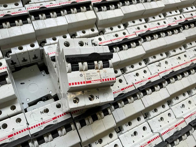 Bticino fe81nyc63t c63 partij installatieautomaten - afbeelding 5 van  6