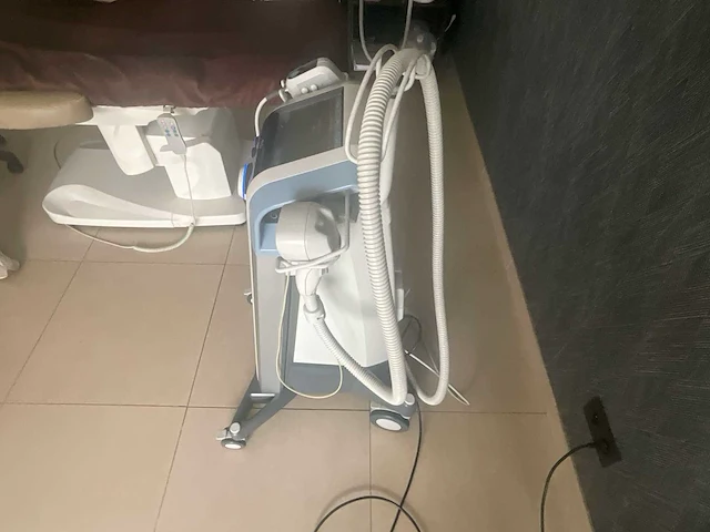 Btl exilis ultra 360 radiofrequentie- en ultrasoon behandelingsapparaat - afbeelding 8 van  13