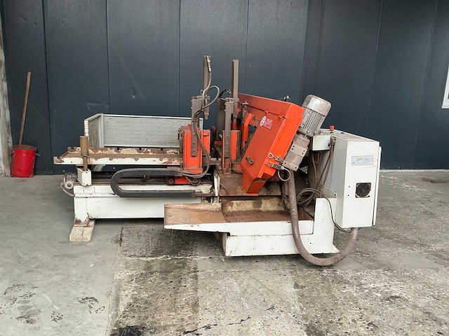Btm 4632 metalen horizontale bandzaagmachine - afbeelding 1 van  16