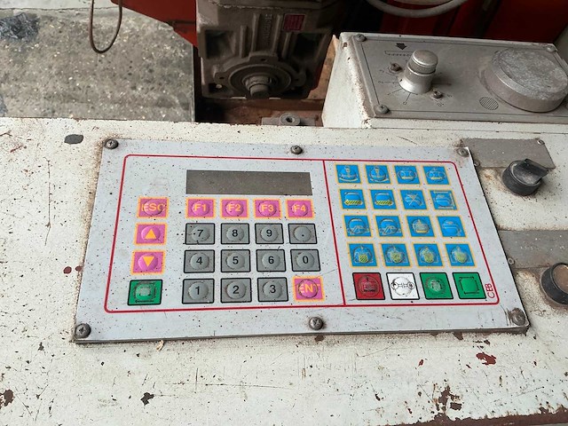 Btm 4632 metalen horizontale bandzaagmachine - afbeelding 14 van  16