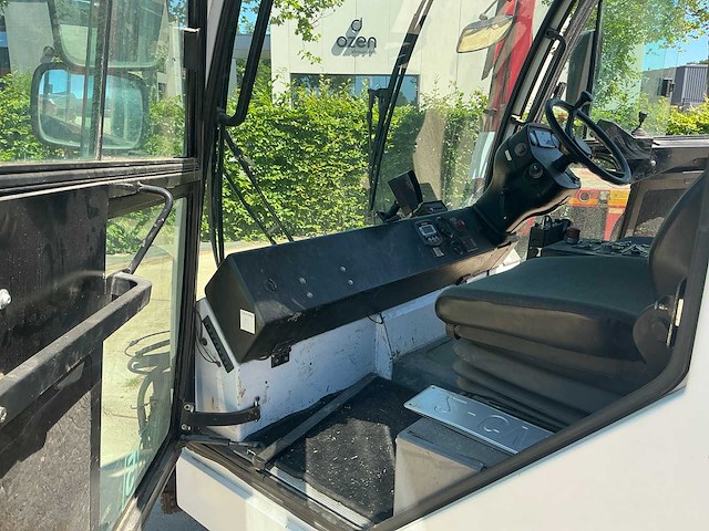 Bucher cc5000 borstel- en veegwagen - afbeelding 16 van  35