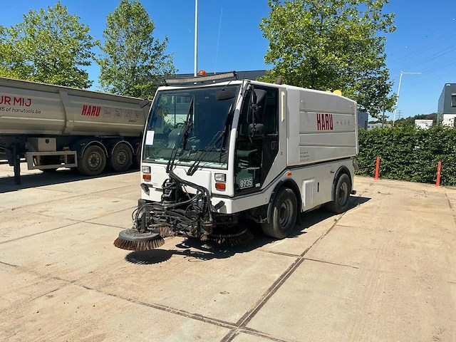 Bucher cc5000 borstel- en veegwagen - afbeelding 1 van  35