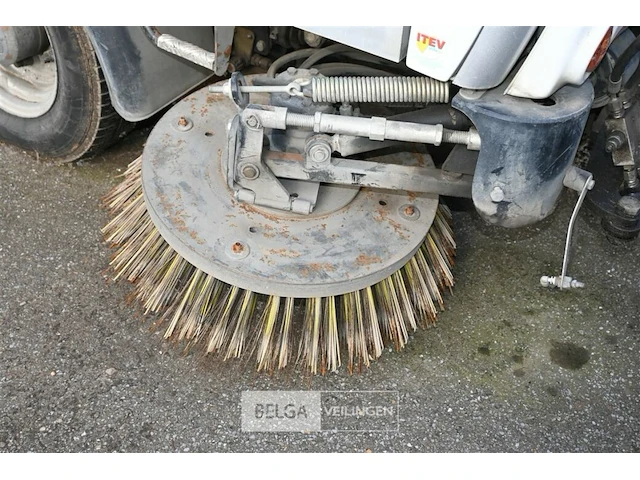 Bucher veegmachine - afbeelding 14 van  18