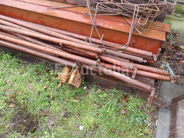 Buisstalen steigers - afbeelding 1 van  14