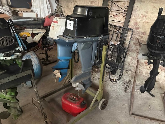 Buitenboordmotor (2x) - afbeelding 1 van  7