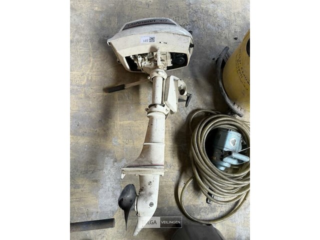 Buitenboordmotor van johnson - afbeelding 1 van  6