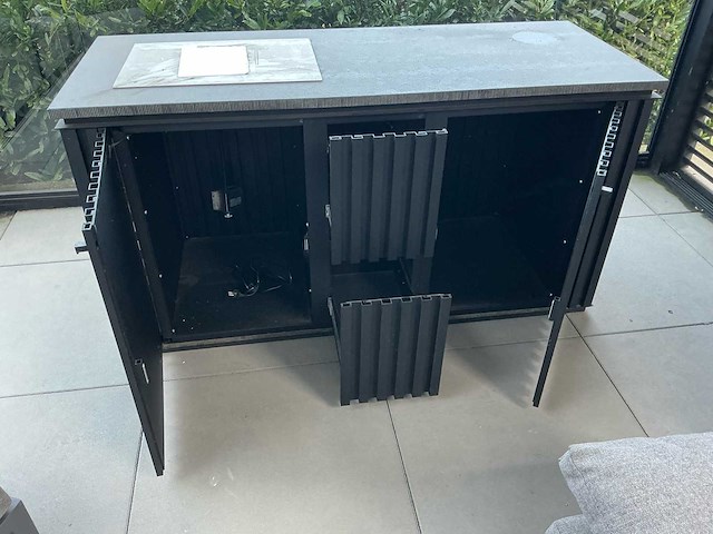 Buitenkeuken meubel met stenen blad en qookingtable bakplaat buitenkeuken - afbeelding 3 van  4