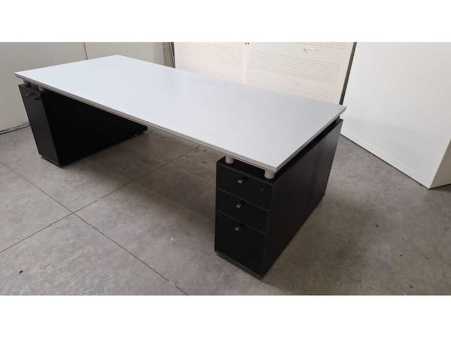 Bulo - 233 - m - desk - afbeelding 3 van  14