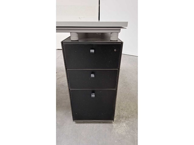 Bulo - 233 - m - desk - afbeelding 8 van  14