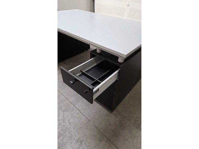 Bulo - 233 - m - desk - afbeelding 9 van  14