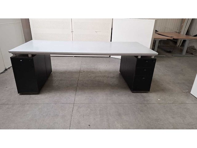 Bulo - 233 - m - desk - afbeelding 1 van  14