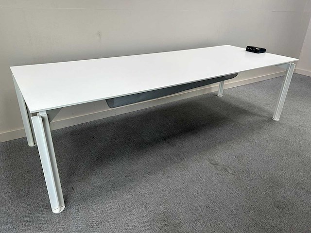 Bulo - h20 - vergadertafel - afbeelding 1 van  7