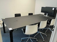 Bulo vergadertafel met 5 stoelen