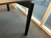 Bulo vergadertafel met 5 stoelen - afbeelding 4 van  7