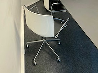 Bulo vergadertafel met 5 stoelen - afbeelding 6 van  7