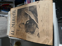 Bundel met oude kranten uit 1ste en 2de wereldoorlog - afbeelding 1 van  4