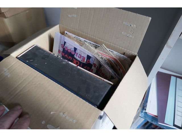 Bundel met oude kranten uit 1ste en 2de wereldoorlog - afbeelding 4 van  4