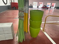 Bundel tuinstokken + 3x grote groene plantenbak decoratie - afbeelding 2 van  4