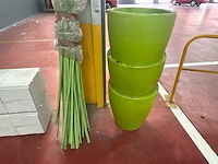 Bundel tuinstokken + 3x grote groene plantenbak decoratie - afbeelding 4 van  4