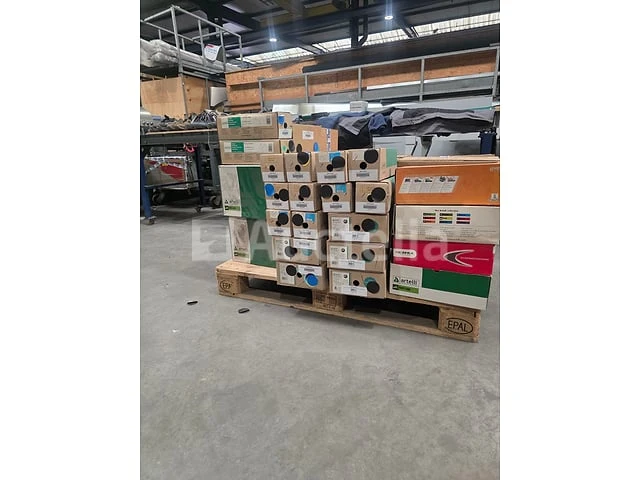 Bundel werkkleding en schoenen - afbeelding 2 van  4