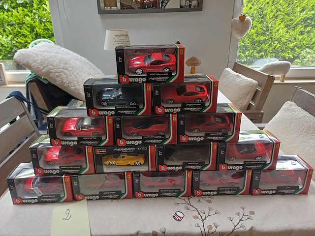 Burago ferrari - lot n2 miniatuurauto 1/13 - overige verzamelobjecten - afbeelding 1 van  16