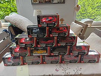 Burago ferrari - lot n2 miniatuurauto 1/13 - overige verzamelobjecten - afbeelding 1 van  16
